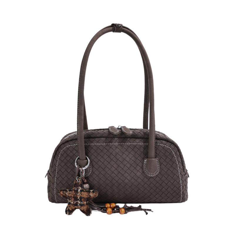 Handheld Bag of Baguette Shape, A High-end Commuter Shoulder Bag with An Underarm Compartment.