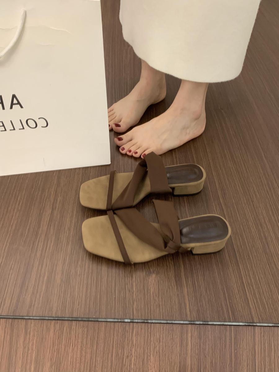 

Ретро универсальные и не утомляющие ноги шлепанцы с открытым носком для женской летней носки, ленивый ветер, 3 см, маленькие босоножки на высоком каблуке 39 коричневый