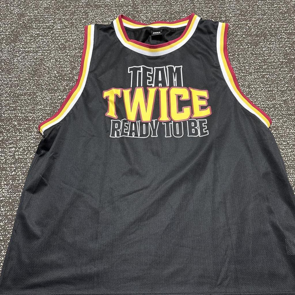 [USED] TWICE Mesh Uniform Momo