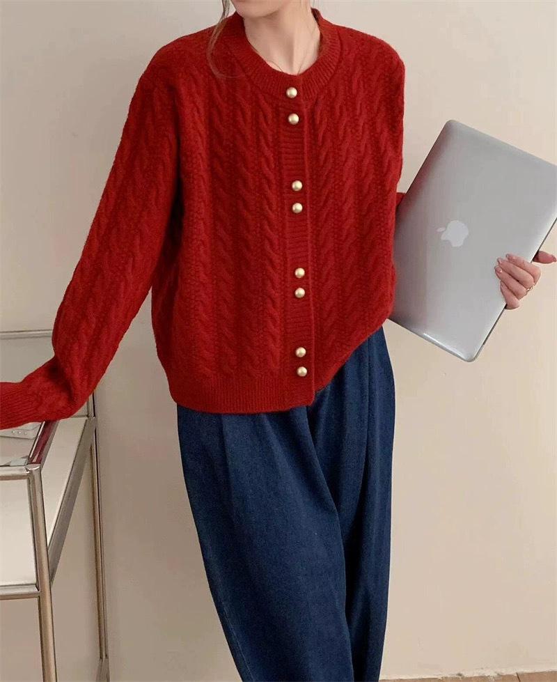 2026 Autumn Retro Gold Buckle Knit Cardigan - Gentle Style, Round Neck, Solid Color Sweater for Women