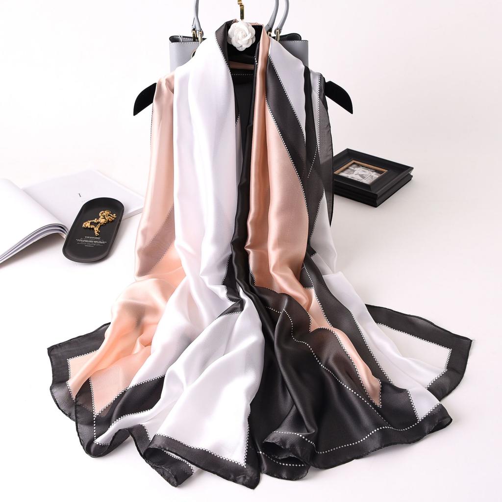 Lyxmärke Vår Sommar och Höst Damkläder Nytt Mode Färgmatchning Tryckt sidenscarf Populär Turba för kvinnor