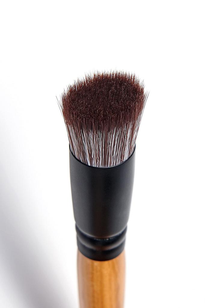 SAKURA FUDE 205 Foundation Brush, Made in Japan by a Makeup Artist, with Antibacterial Silver, Authentic Kumano Brush