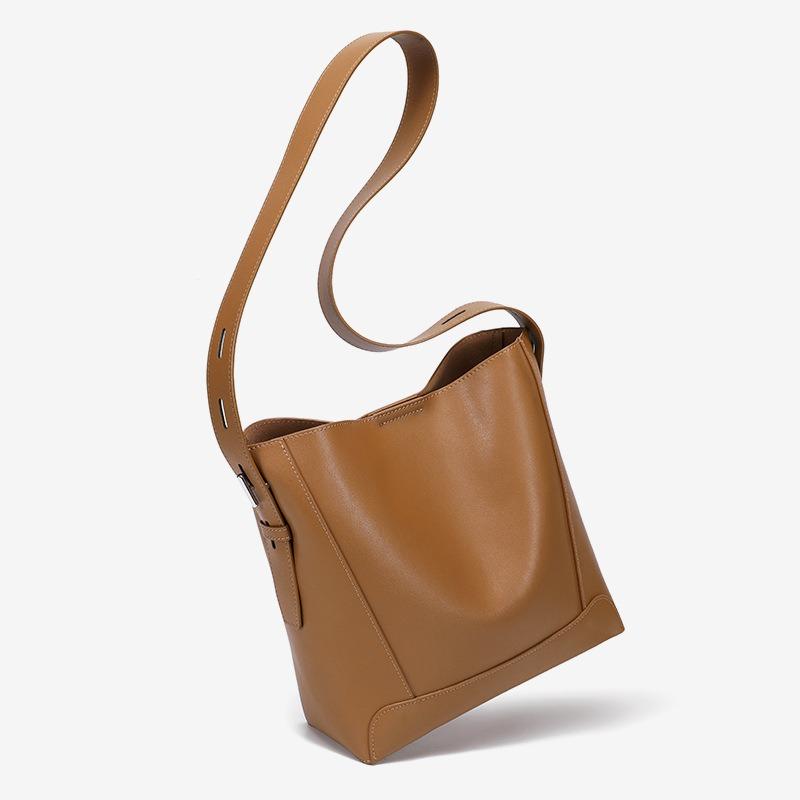 Leather women's bags, women's high-end shoulder bags, new bucket bags, large-capacity versatile commuter messenger bags