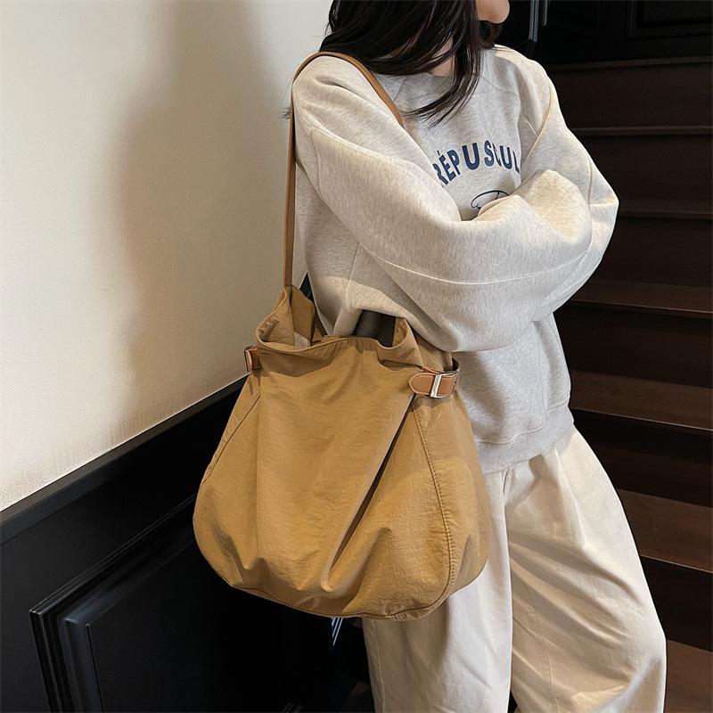 Niche Design Sense Bag Women'S Large-Capacity Lazy Wind Shoulder Bag Versatile Commuter Tote Bag