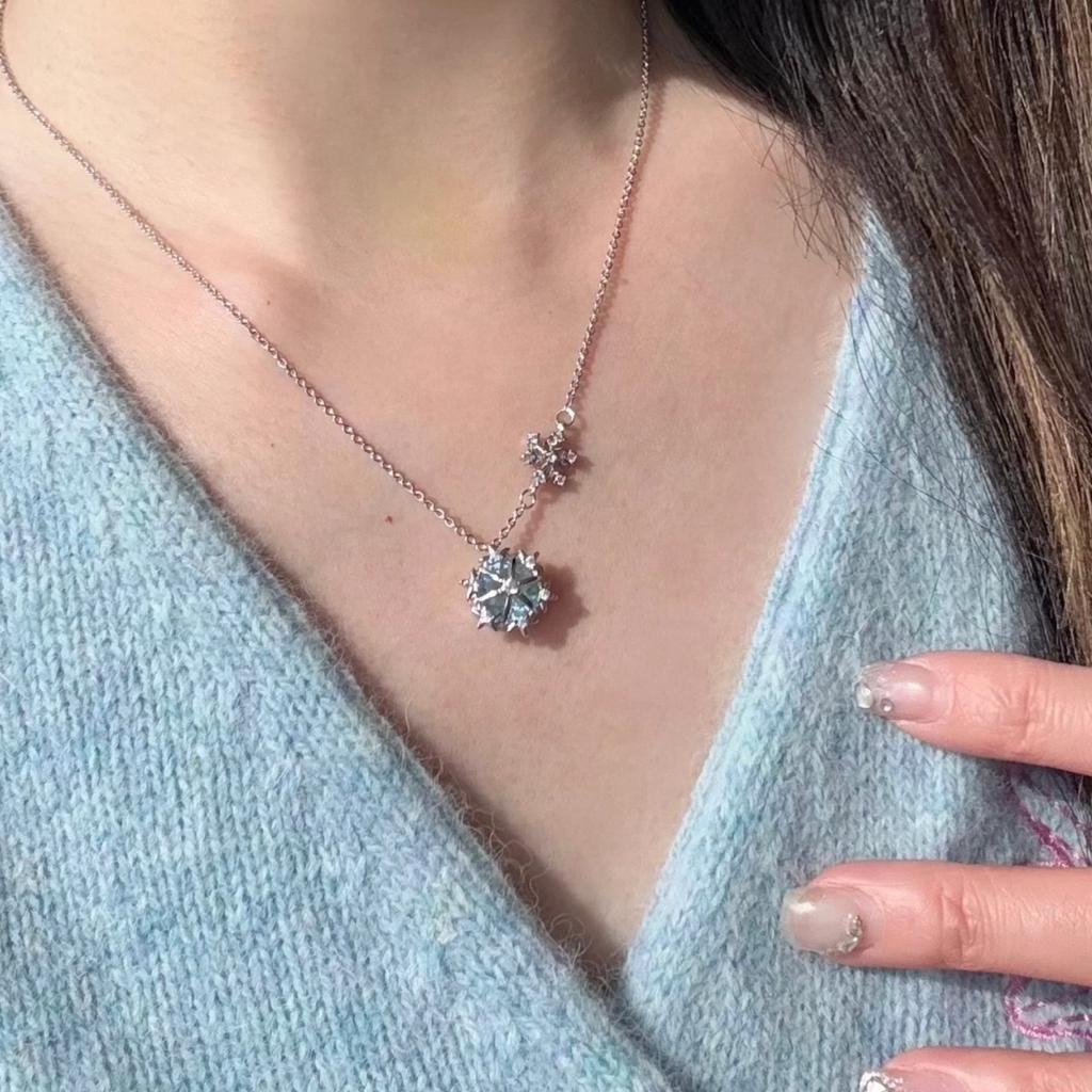 Winter Dreamy Snowflake Pendant Necklace, Niche and High-end, Exquisite, Gentle and Sweet Collarbone Chain