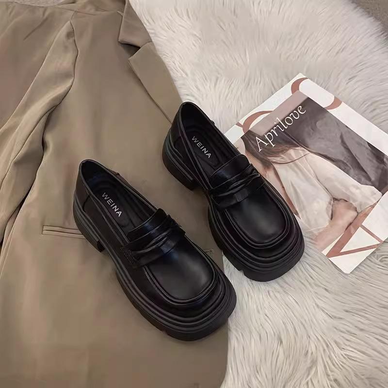 

Черные туфли на платформе из маленькой кожи женские 2025 новые британские ретро универсальные увеличивающие рост одинарные туфли универсальные лоферы в стиле колледжа 40