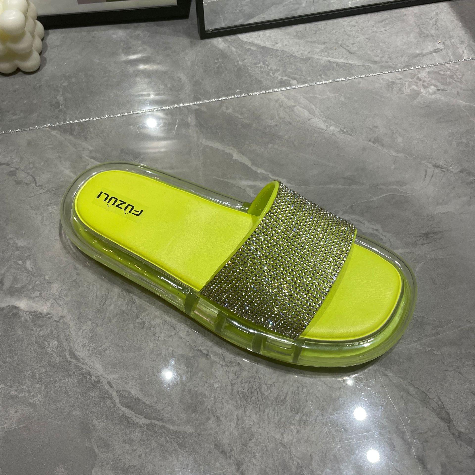 

Летние модные тапочки женские удобные сандалии на плоской подошве конфетного цвета 2025 новые пляжные туфли с бриллиантовым ремнем 41 зелёный