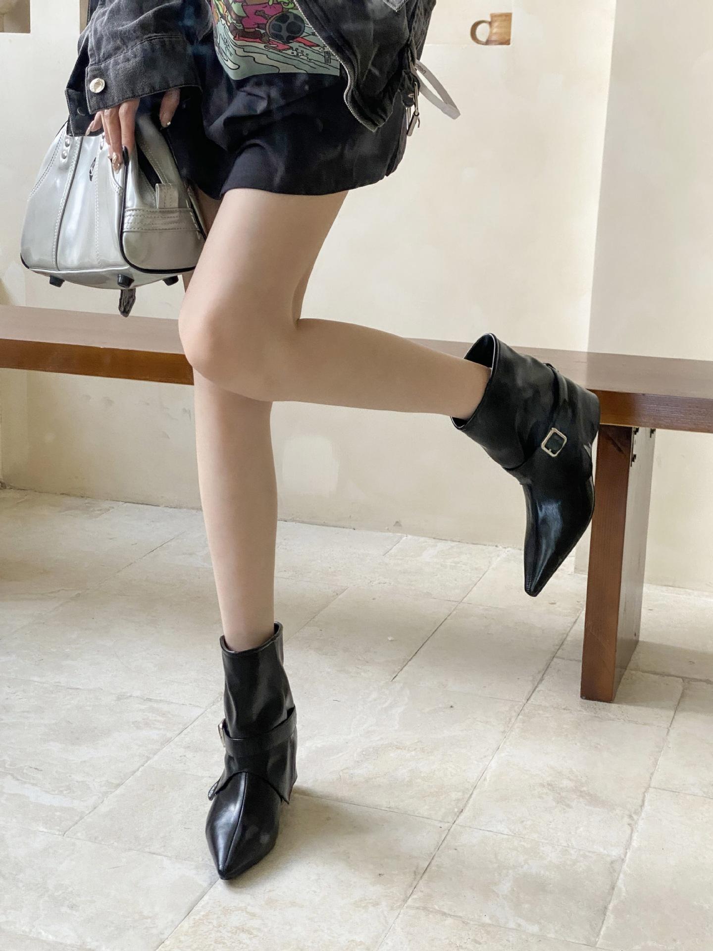 

2025 autumn new European and American French pointed toe heel temperament French fashion sexy beautiful women short boots 35
