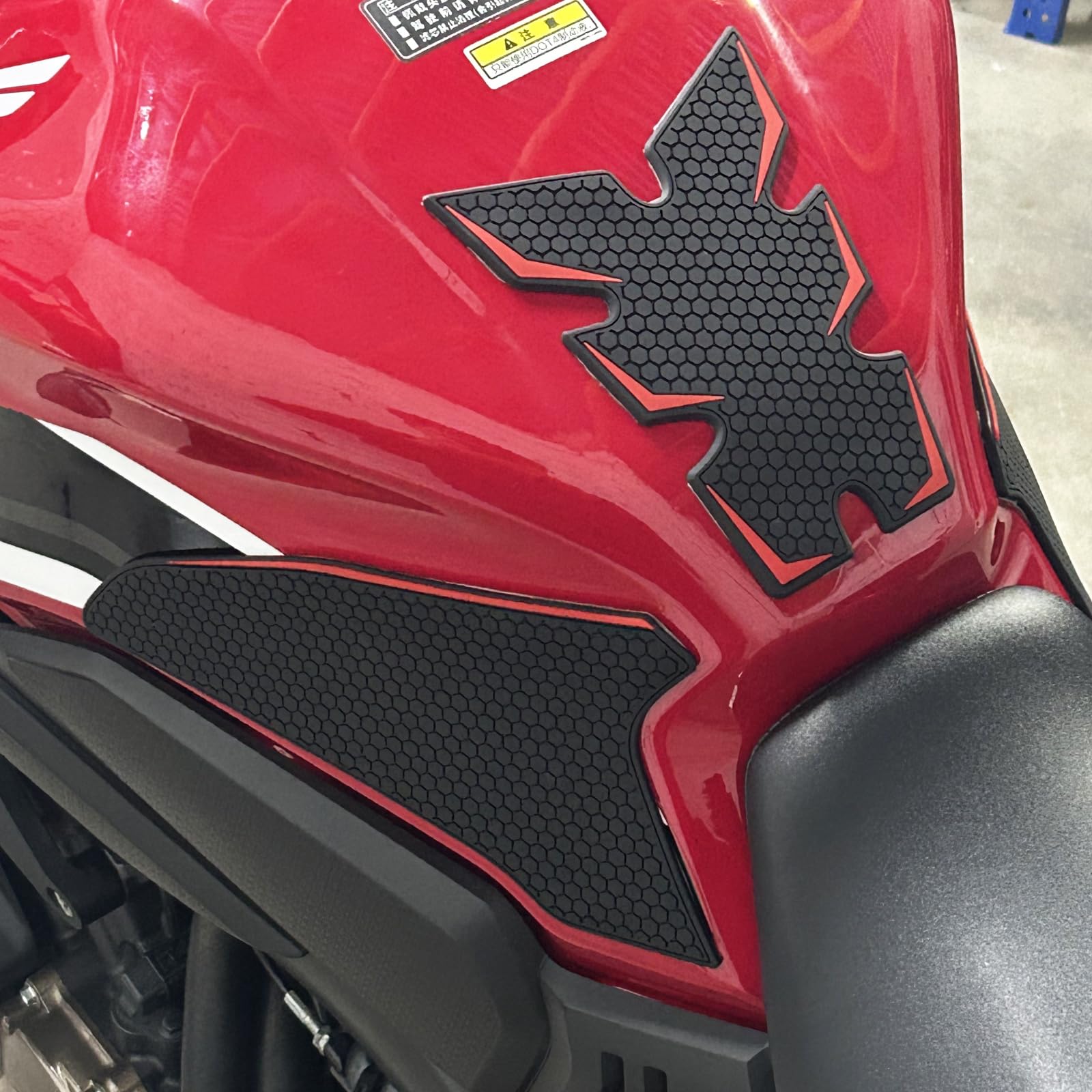 

LEDISHUN Traction Pad Tank Kit for Honda CB650R/E-Clutch and CBR650R/E-Clutch (2019-2025) - Red