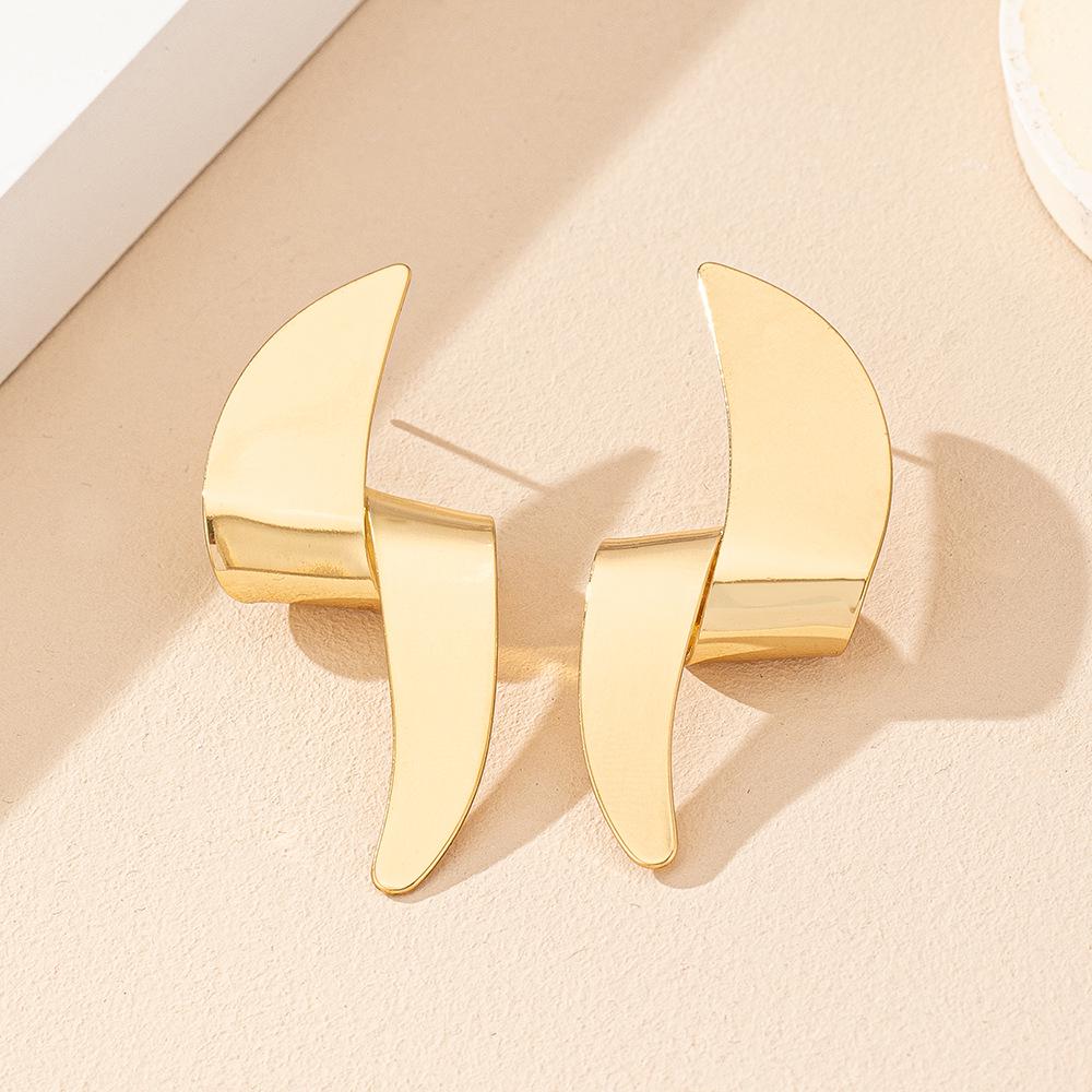 Trendy European & American Twisted Glossy Spray-Paint Earrings for Women, Japanese & Korean Style, Simple & Fashionable Studs