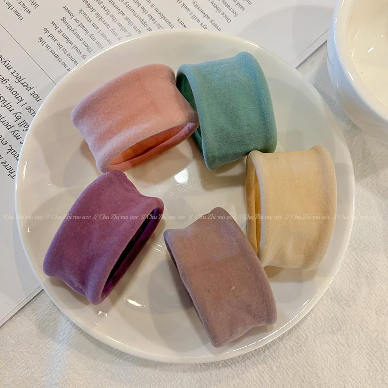 Hochelastisches Haargummi: Damen-Stirnband mit breiter Kante für Pferdeschwanz