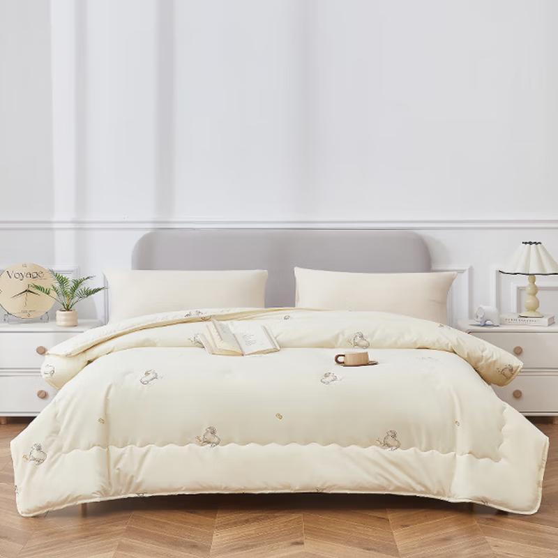 

PLAYBOY Snowfield Wool Quilt