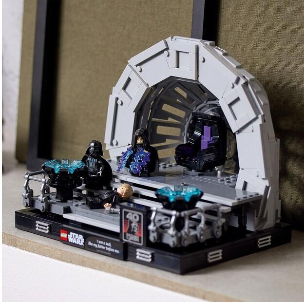LEGO Star Wars 75352 Diorama: The Emperor's Throne Room