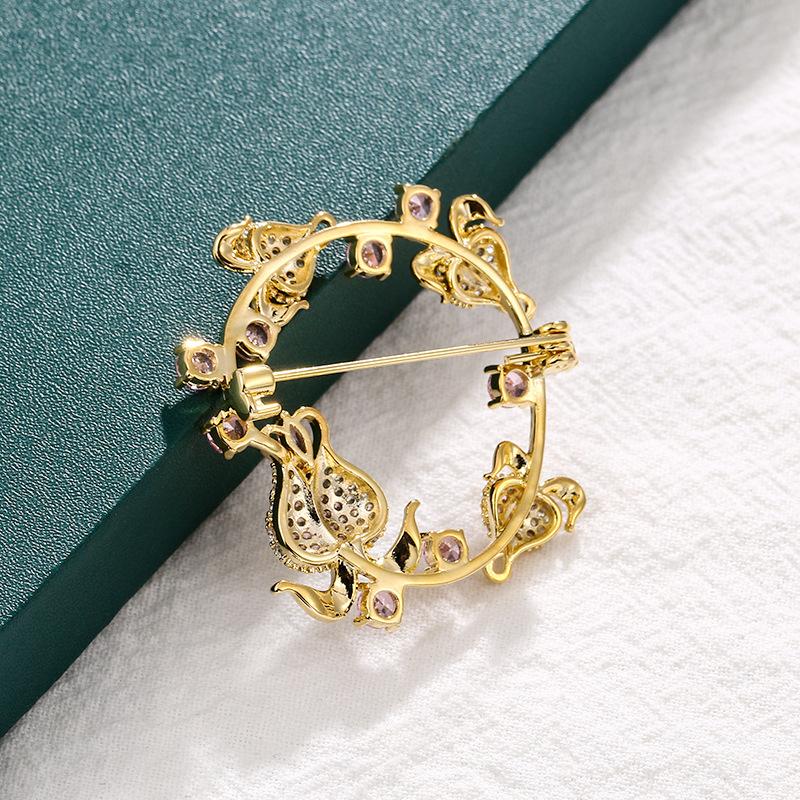 High-end Flower Gold-plated Pink Zirconium Brooch, New Suit Coat Accessories, Micro-inlaid Zircon Brooch, Versatile Temperament