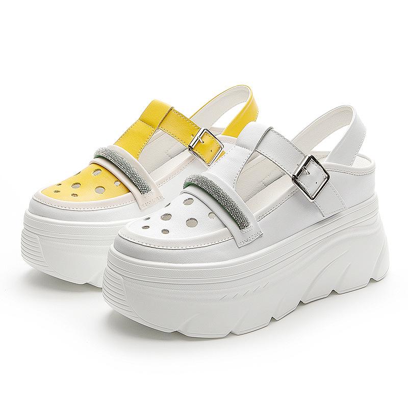 Römersandalen Damen Sommer neu dicksohliger Keilabsatz Freizeitschuhe Innenhöhenerhöhung graviert atmungsaktive Lochsandalen Damen 2025