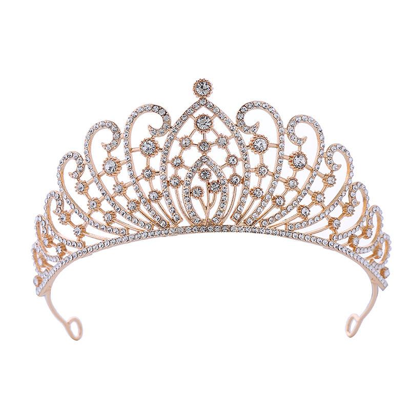 The Bride's Crown Is A Popular Wedding Headwear in Europe and America It Is A Luxurious Baroque Alloy Crown Set with Rhinestone