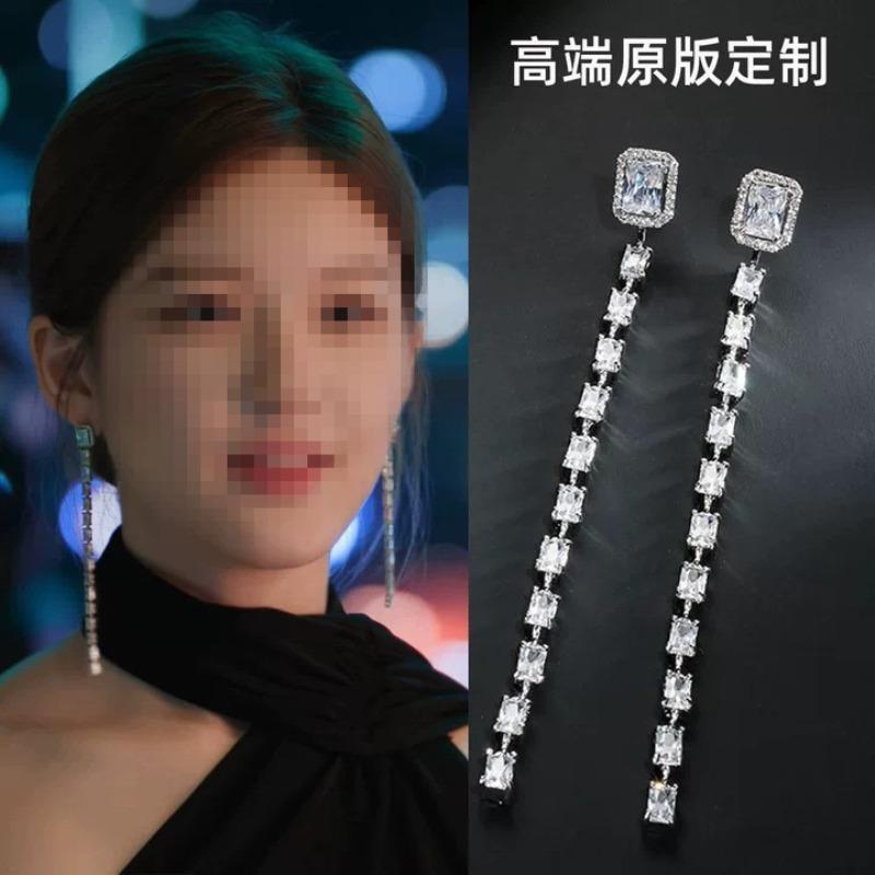Xu I is dazzling Zhao Lusi Xu Yan same silver needle zircon pearl earrings elegant stud earrings light luxury high-end earrings