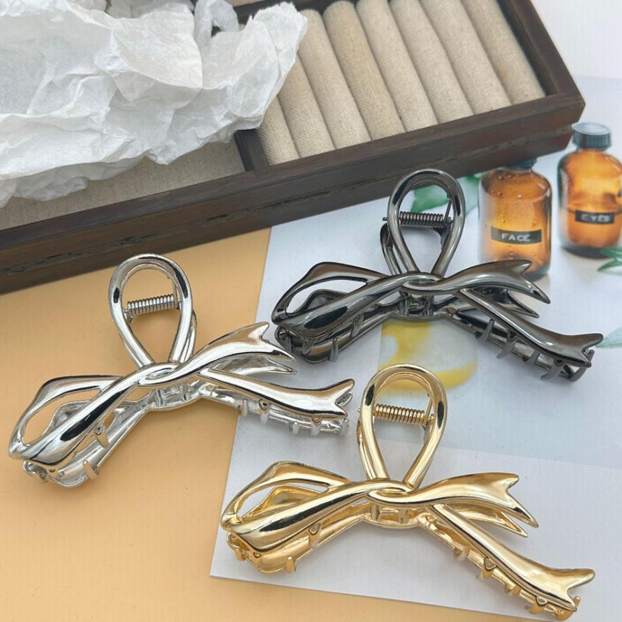 New Women Elegant Gold Silver Hollow Geometric Metal Hair Claw Vintage Hair Clip Hairpin Barrette Fashion Girls Hair Accessories