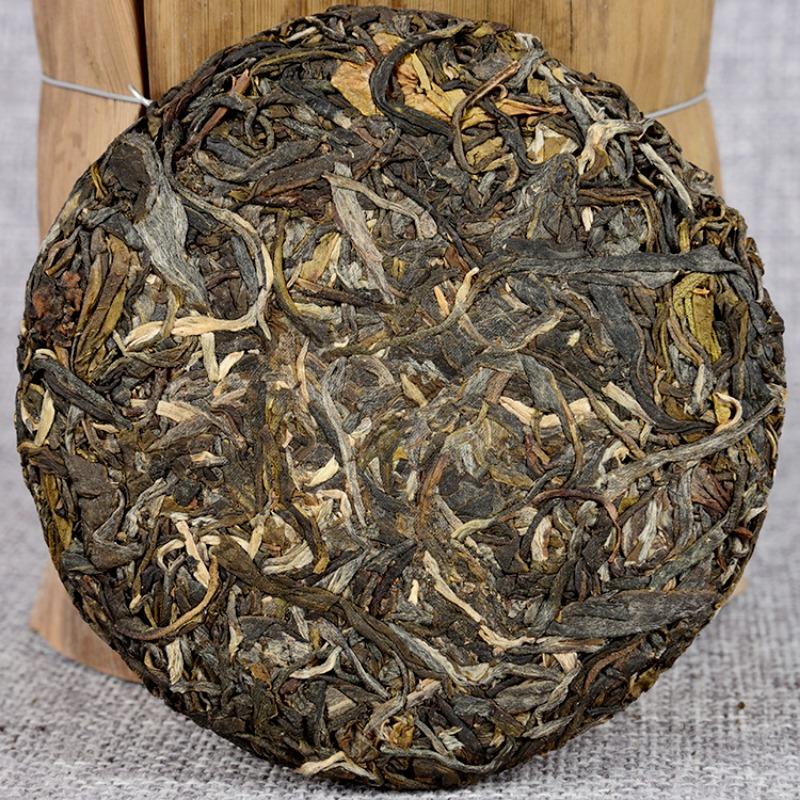 Yunnan Pu'er Tea 100g Islandský starověký strom Raw Tea Cake Pu'er Raw Tea Cake