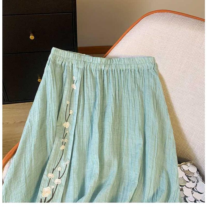 A Stylish and Retro Mid-length Embroidered Skirt with A Flexible Waist and A Double-layered Flowing Skirt