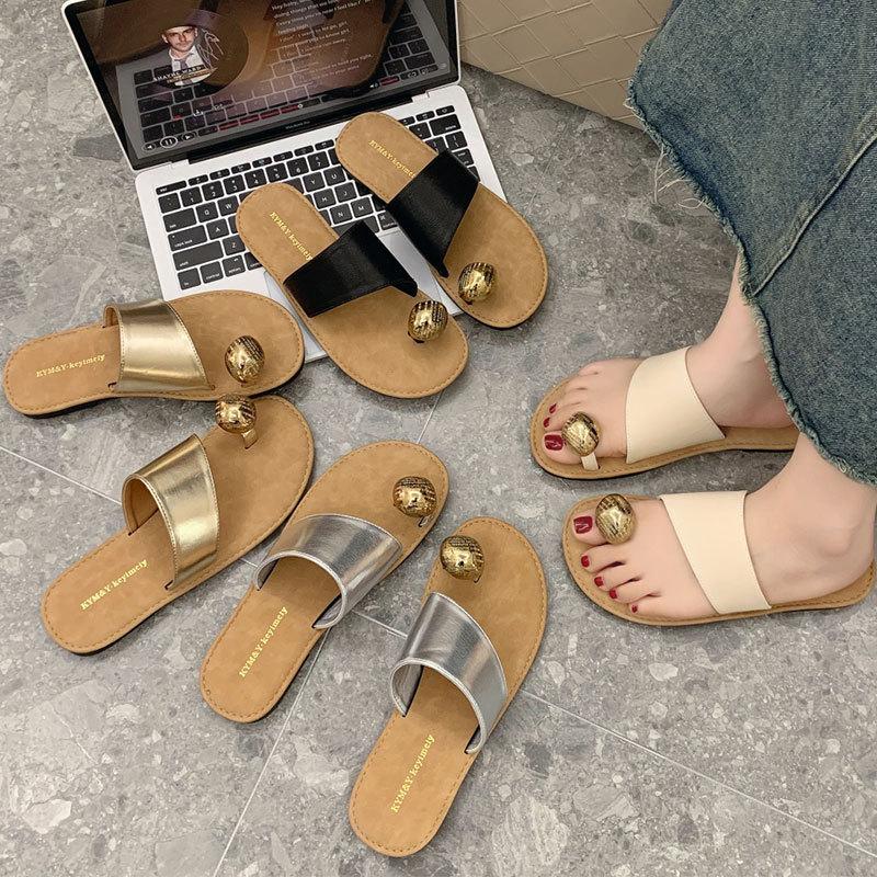 Flat bottom comfortable one word with cool slippers women's summer wear 2025 new Korean fashion metal buckle cover toe slippers