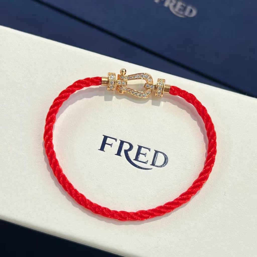 Fred High-End Náramek s podkovovou sponou a červenou šňůrkou s diamanty z 18karátového růžového zlata pro páry