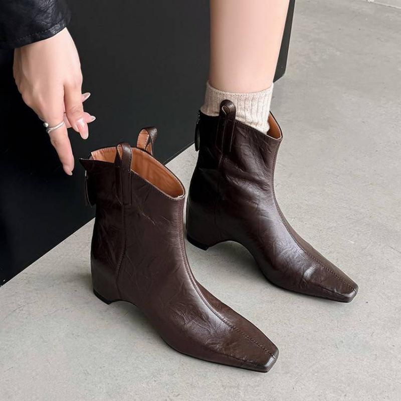 Autumn and winter leather women's leather boots versatile round head medium heel large size women's boots new rear zipper sheepskin low boots women