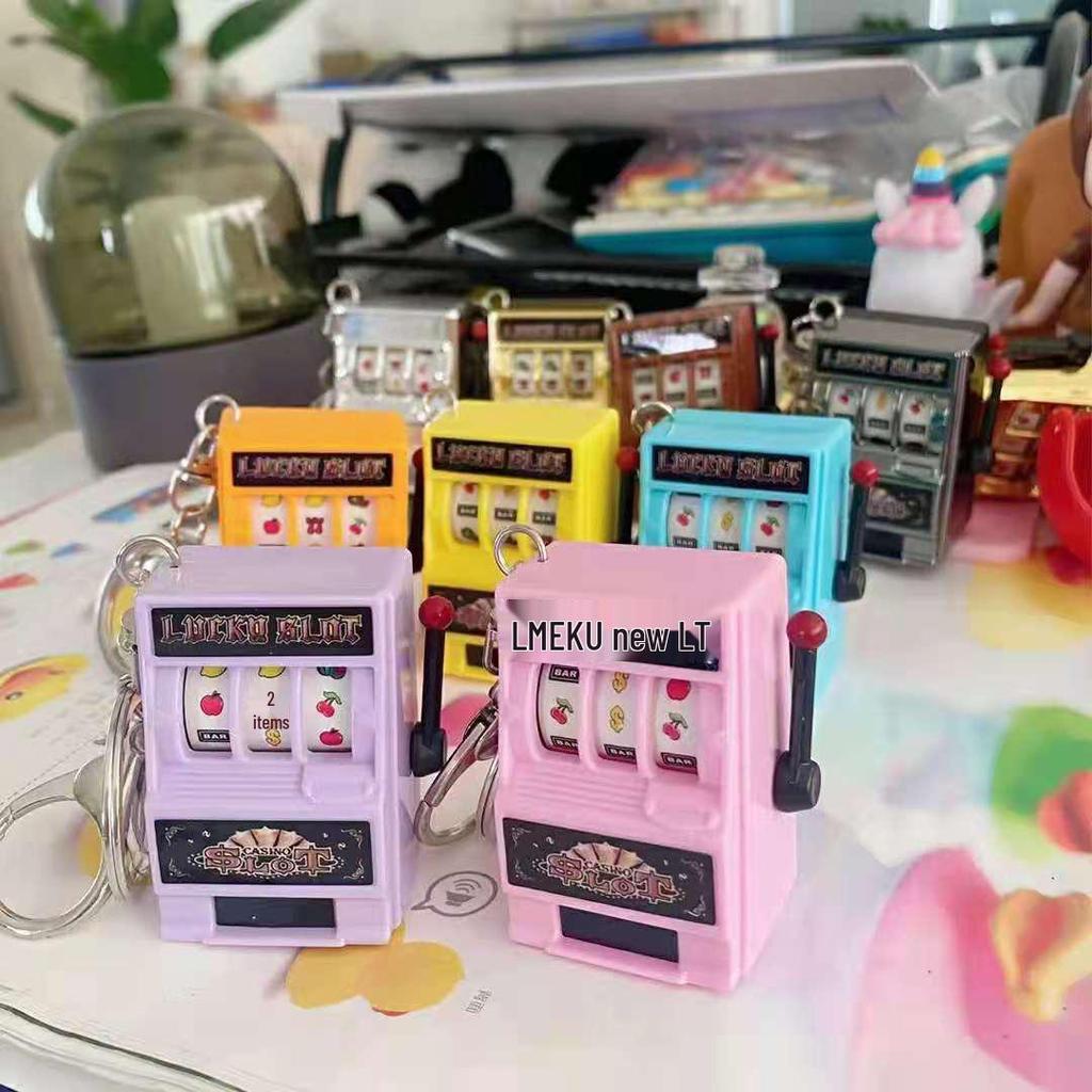 Mini Slot Machine Toy Keychain: Spinning Prize & Fruit Machine Accessories, Charms for Bags & Gifts