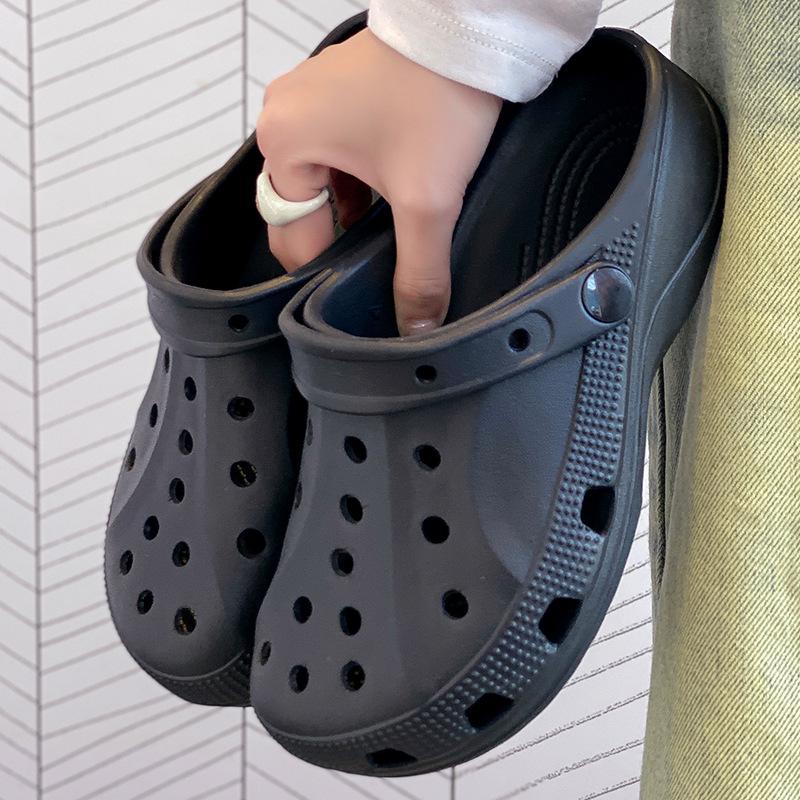 New Summer Simple Breathable Hole Shoes Women'S Low-Heeled Nurse Cartoon Cute Couple Bag Head Cool Slippers