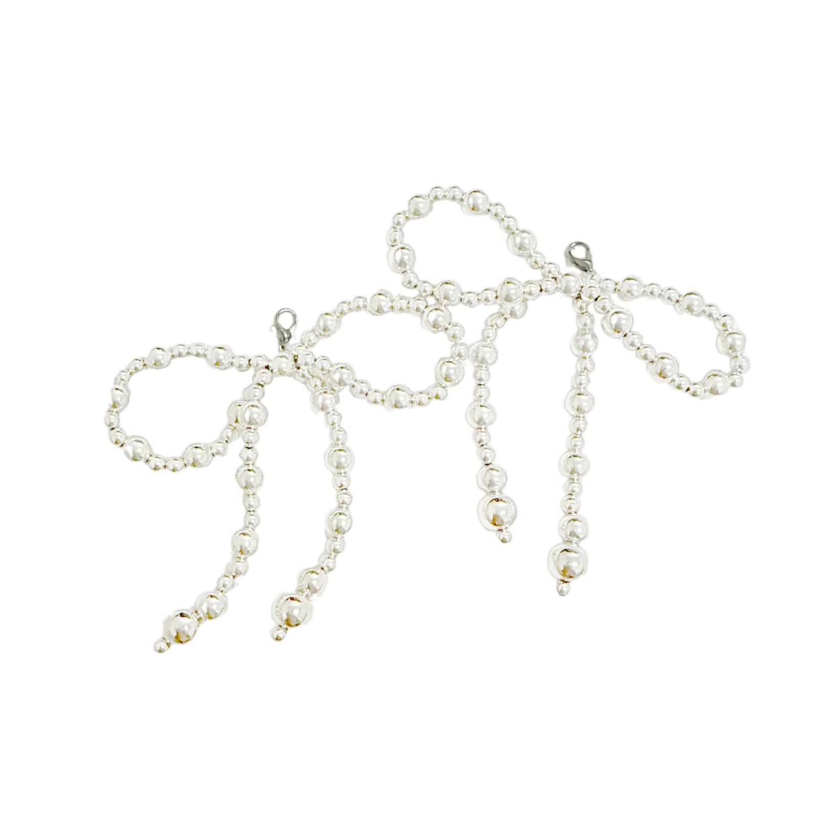 

Стильные украшения для обуви с кристаллами. Красивый брелок с украшением из кристаллов для обуви. Стильная подвеска-бантик из бисера для обуви. белый