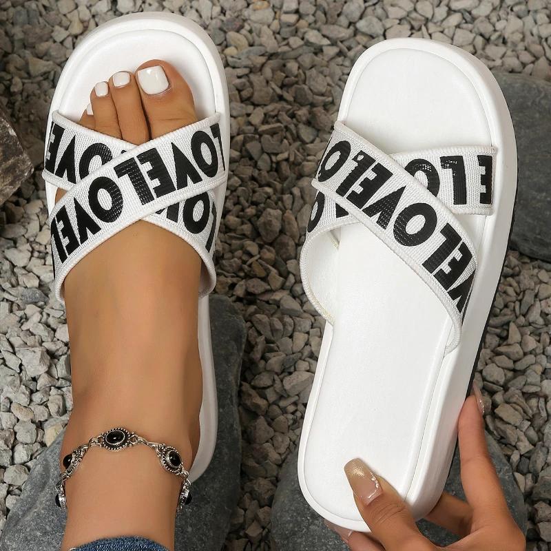 Fashion Summer Women Slippers Garden Shoes Comfortable Outdoor Slippers Fashion Flat Sandals Beach Slide Casual Home Slides Women
