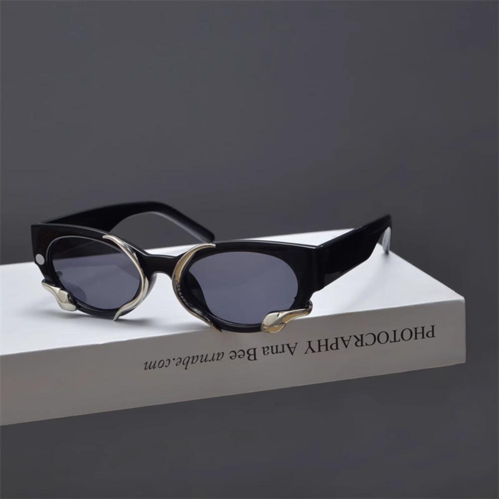 1pc Retro Small Frame 3D Snake Y2k Sunglasses Spicy Girl Personality Street Photo Trend Unisex Shades