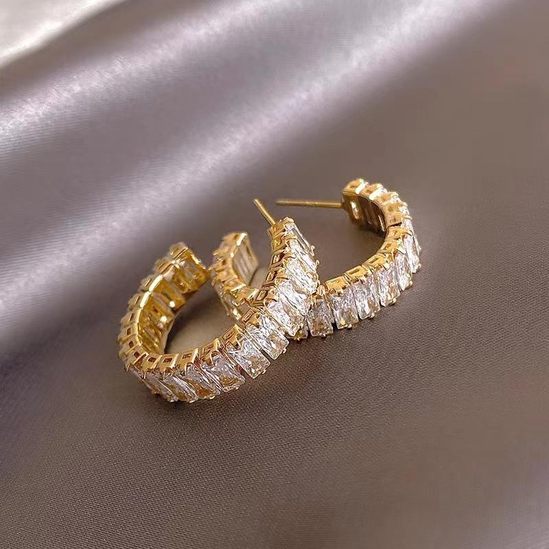 Unique Design Elegant Exquisite Light Zircon C Earrings Women Jewelry Party High-grade Gift