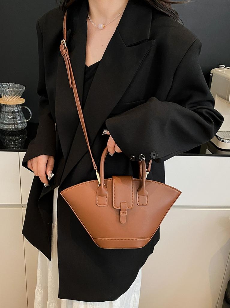 Fashionable leather ladies' handbag - exquisite classic design, highly popular, with elegant French-style lining, essential for daily commutes, retro