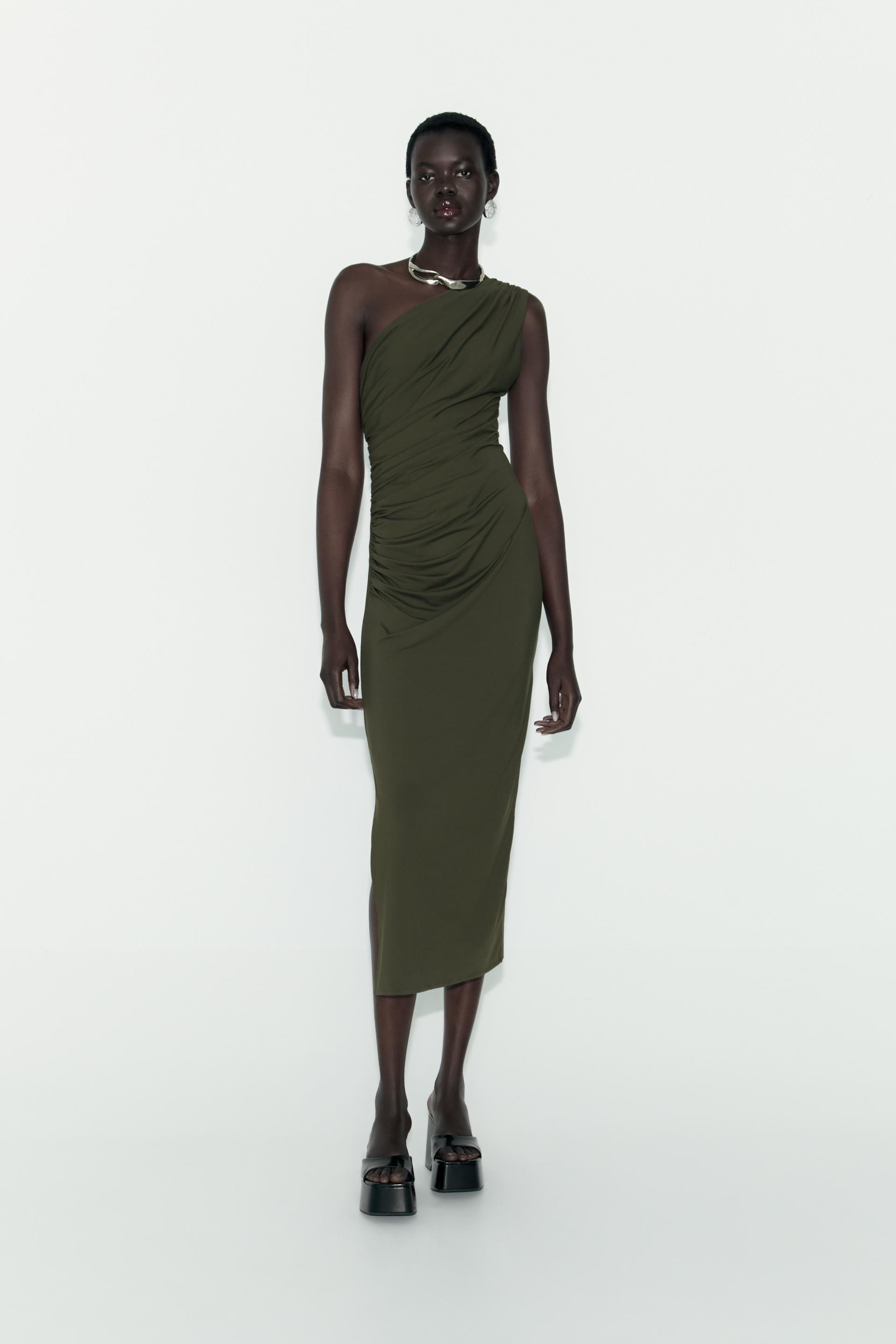 

ПРИГЛАШЕННОЕ АСИММЕТРИЧНОЕ ПЛАТЬЕ С ДРАПировкой