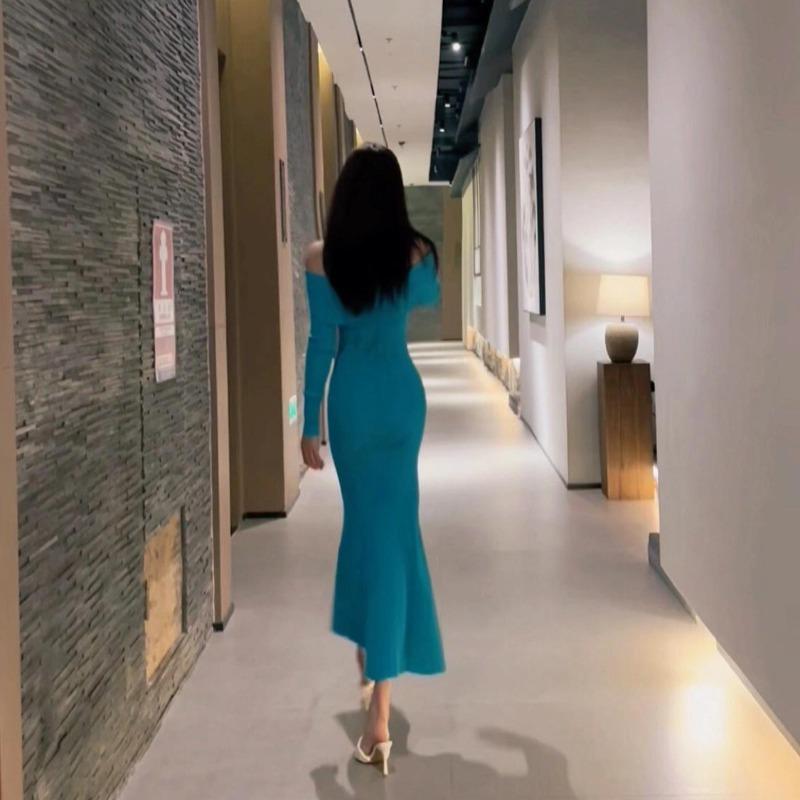 [] Cold department, unique and chic skirt, high-end wear, slim fit and thin shoulder knitted dress