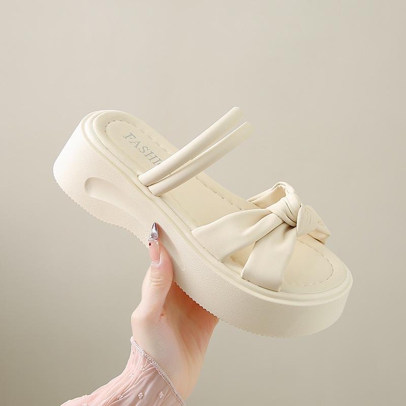 Stepping on shit feels soft-soled two wear cool slippers female 2025 new summer slippers outer wear fairy style with skirt beach shoes