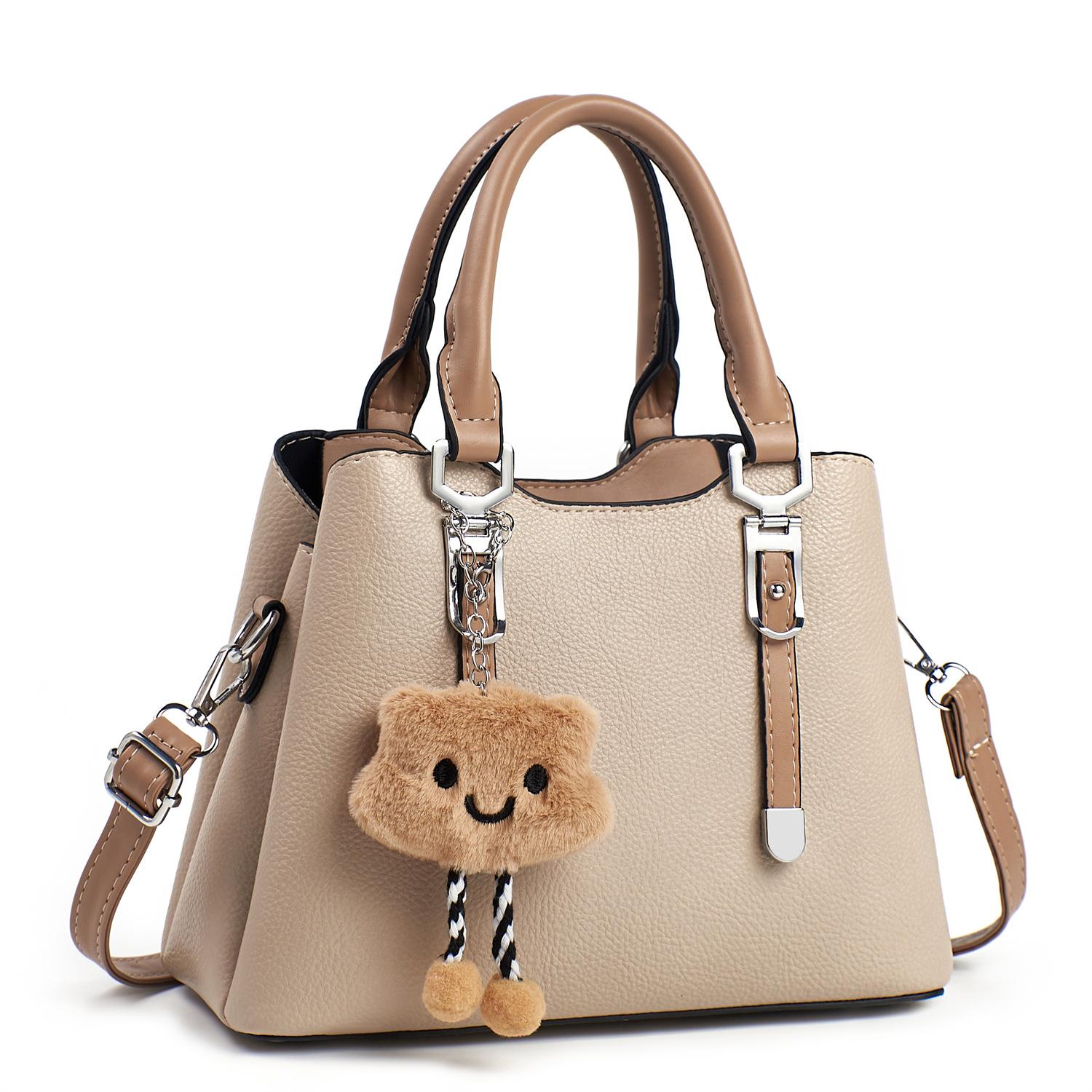 

С мультяшным кулоном, продвинутое чувство атмосферы, мягкая, прочная, модная, изысканная, легкая, для поездок на работу, для улицы, для пляжа, кроссбоди, на плечо, сумочка хаки