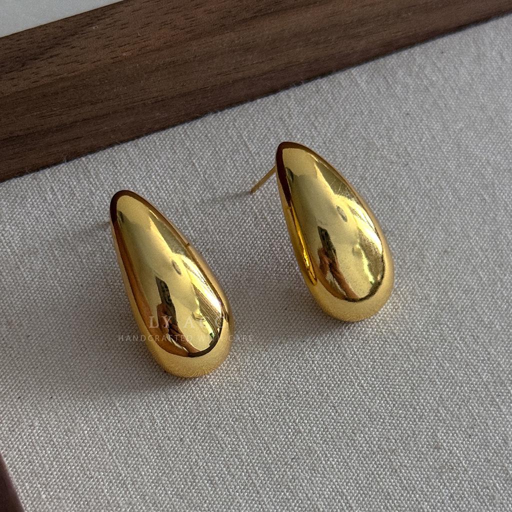 Medieval vintage earrings retro hammer pattern hollow relief gold and silver geometric niche light luxury earrings