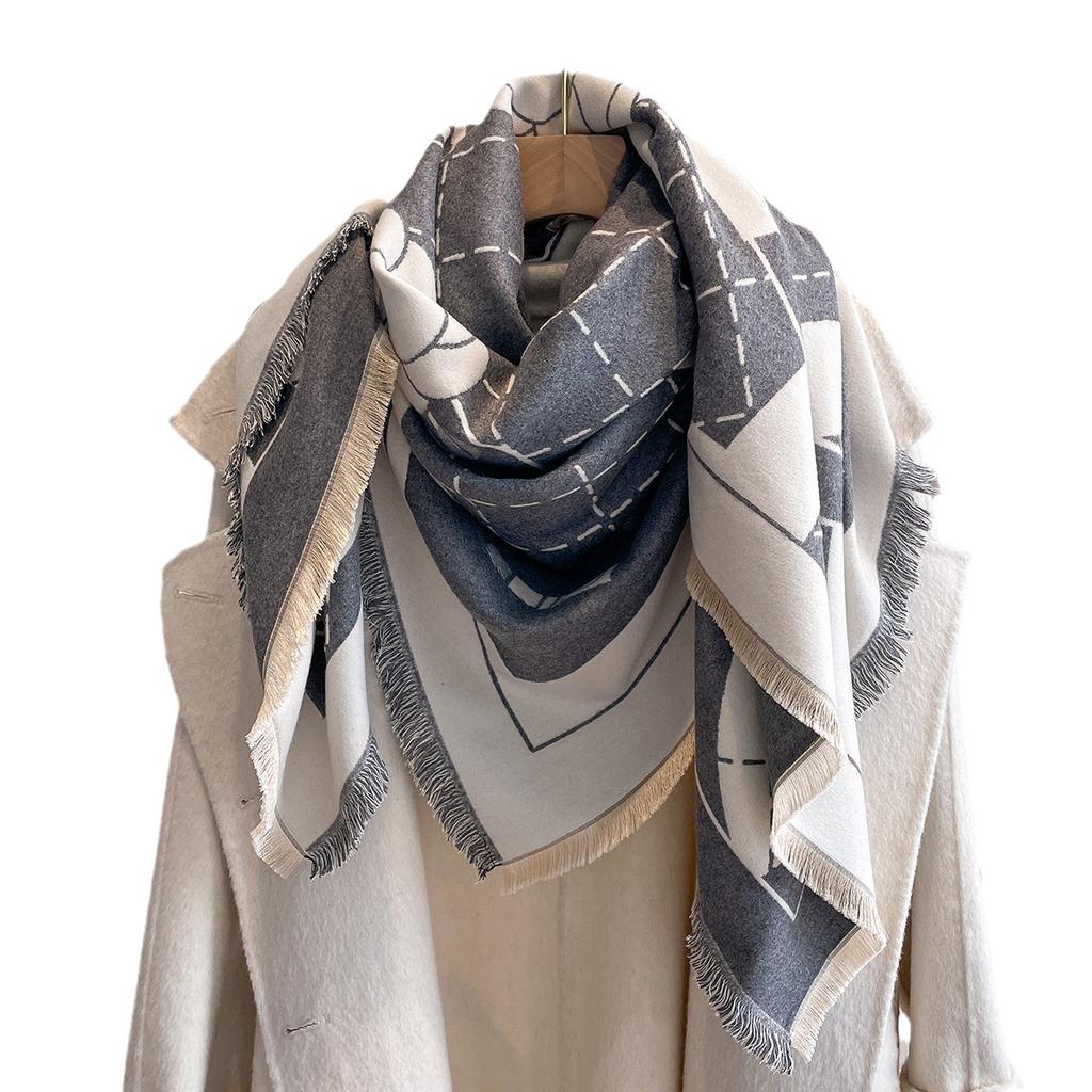 Fashion Imitation Cashmere Women'S Thickened Warm Shawl Flower Ball Simple Atmosphere High-End Scarf