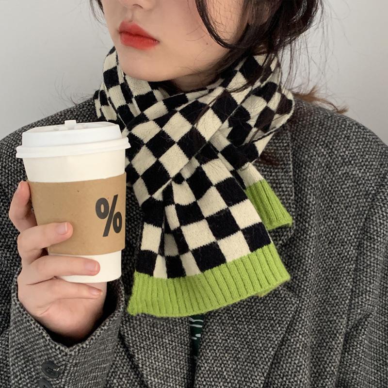 Niche checkerboard plaid knitted wool scarf women's autumn and winter black and white plaid versatile student spring and autumn scarf