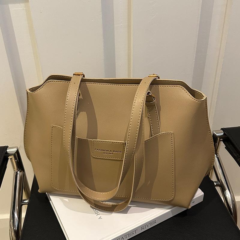 Large Capacity Tote Bag New Fashionable Shoulder Bag for Women Autumn and Winter Retro Versatile High-end Underarm Bag
