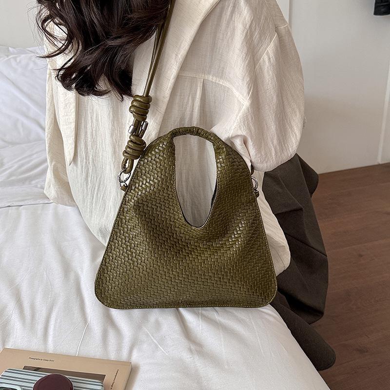 2026 Women's Large Capacity Fashionable Woven Shoulder Bag - Versatile, Simple Commuting Handbag