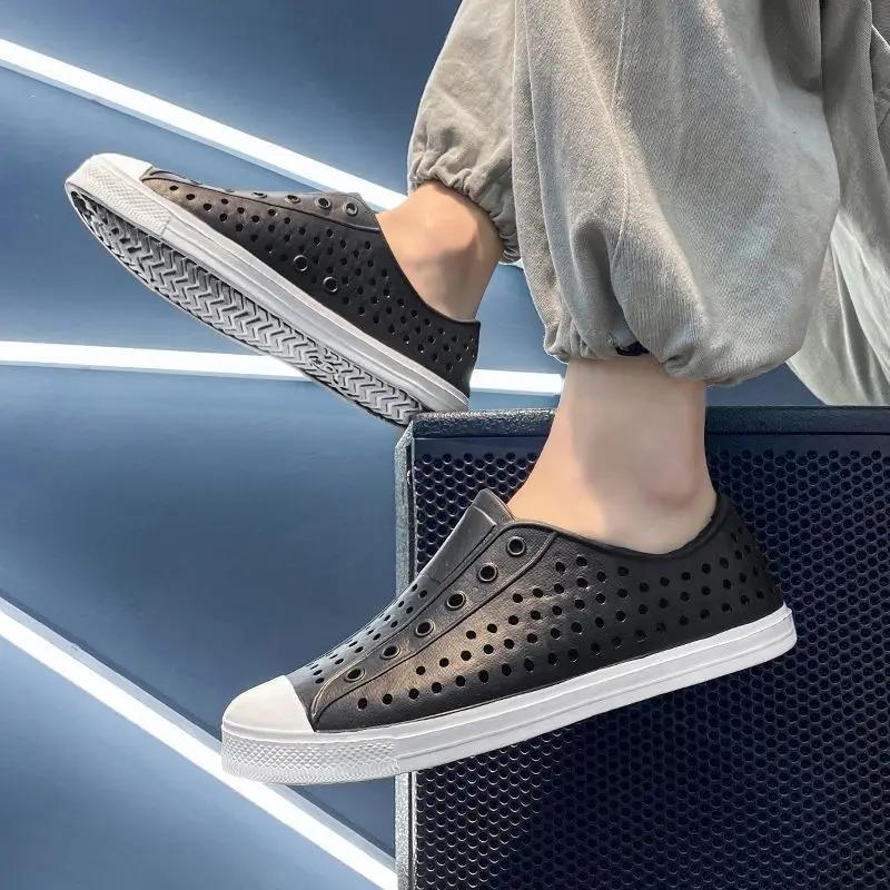 Mote Utendørssko for Menn Strand Stilig Farge Sommer 2025 Høy Kvalitet Pustende PVC Voksen Rabatt Casual Ny Mote Herresandaler