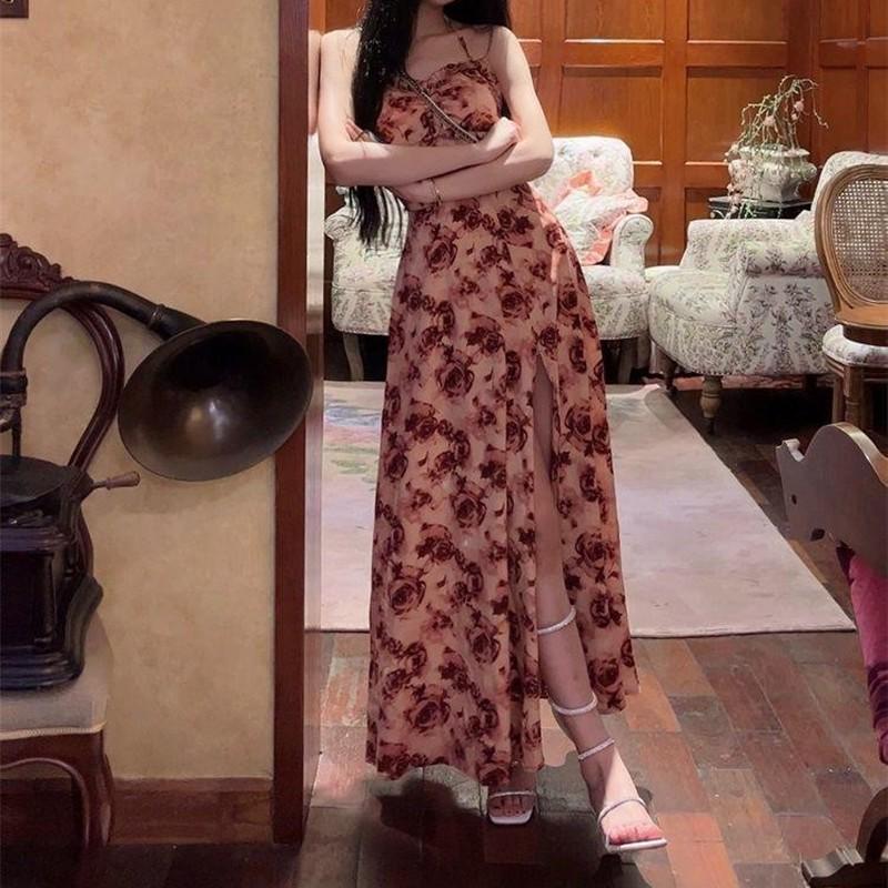 

Платье с принтом роз, халтер-воротником, подушечкой для бюстгальтера и высоким разрезом M