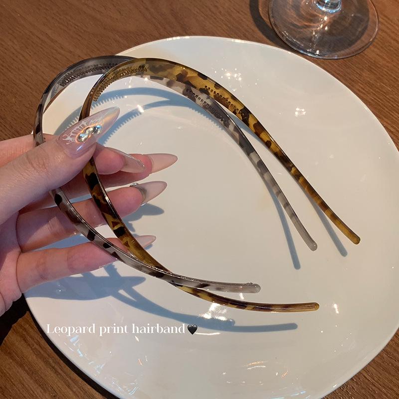 Koreanischer minimalistischer Acryl-Haarreif mit Leopardenmuster in U-Form zum Gesichtwaschen - Nischendesign, hochwertiges Gefühl Haaraccessoire.