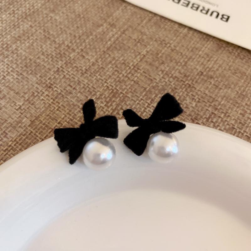 C-shaped Black Bowknot Zircon Earrings for Women Personalized Temperament Zircon  High-end Sense Female Earrings