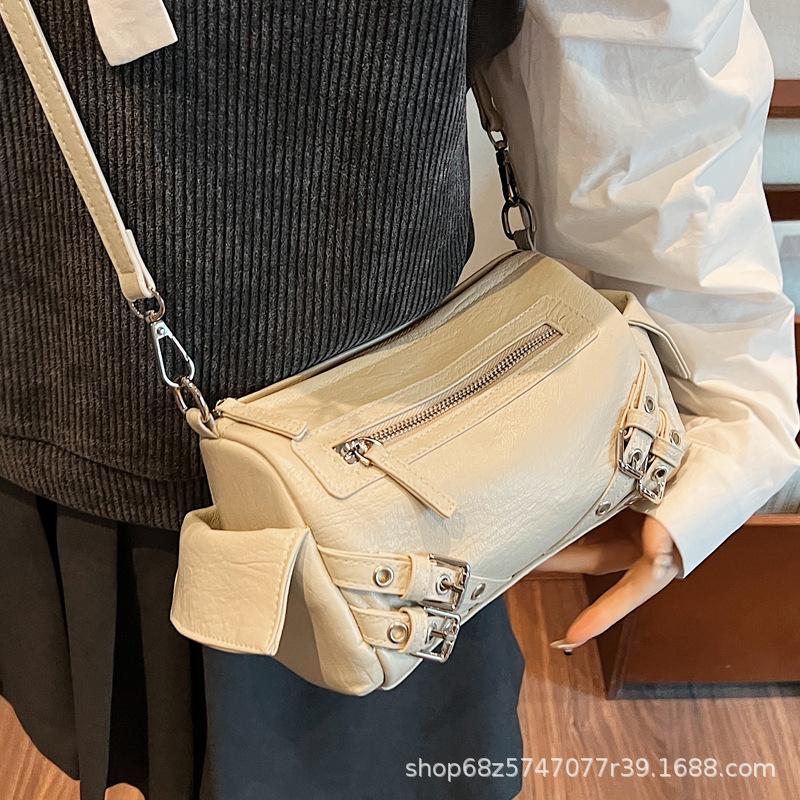 Large capacity bag women's autumn and winter 2025 new fashion niche design one-shoulder crossbody bag retro versatile pillow bag
