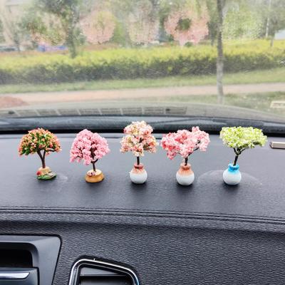 Mini Ornamento Albero Verde: Decorazione Pianta per Console Auto con Fiori Artificiali