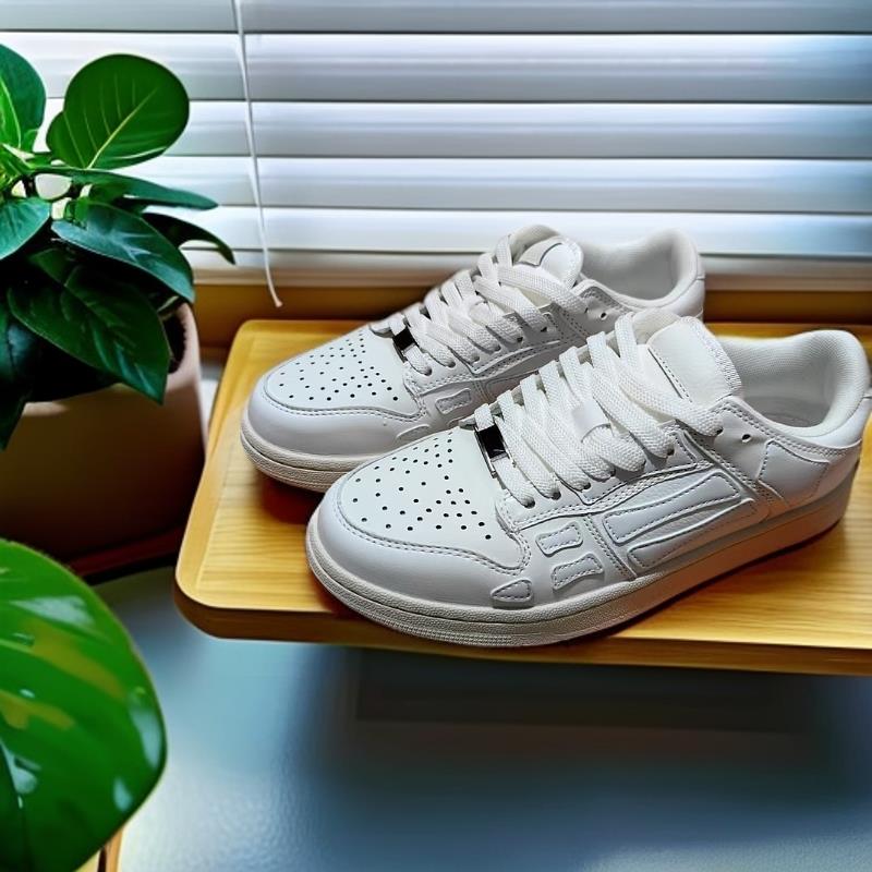 Versatile and popular casual  sports  shoes, fashionable and comfortable soft soled running shoes